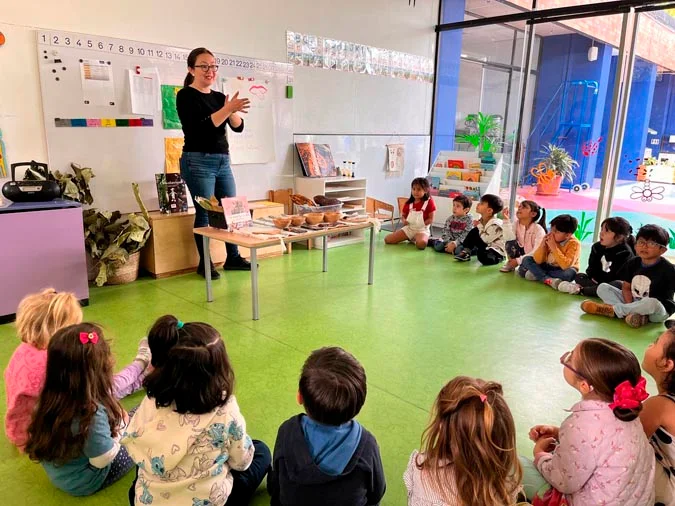Aprender de los otros: los beneficios de las aulas multiedad en la educación maternal